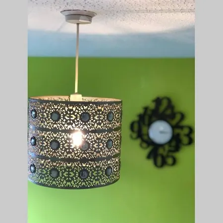 Chic 2 Bed With Free Parking- Recently Redecorated, 10 Minutes To Centre