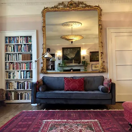 Apartament With Parking, Original Art And Antiques Edynburg