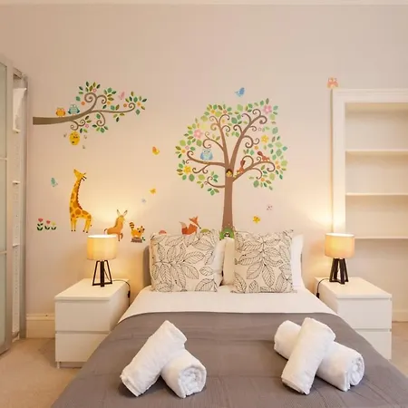شقة Large & Bright 2bd Flat In *