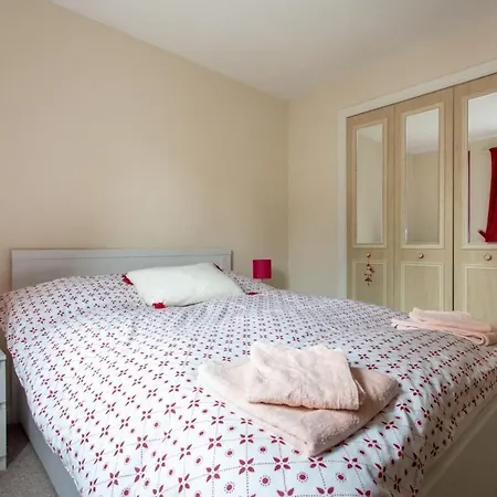 Central Elegant 2 Bed *