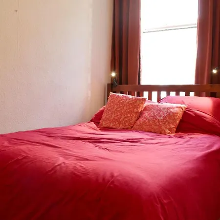 Apartment Beautiful Traditional 3 Bedroom In *