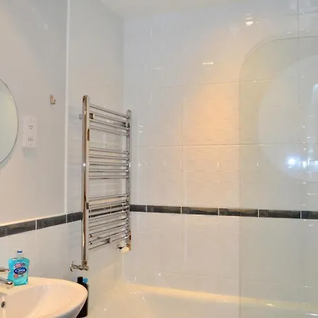 Daire Modern 2 Bedroom Centre Flat *