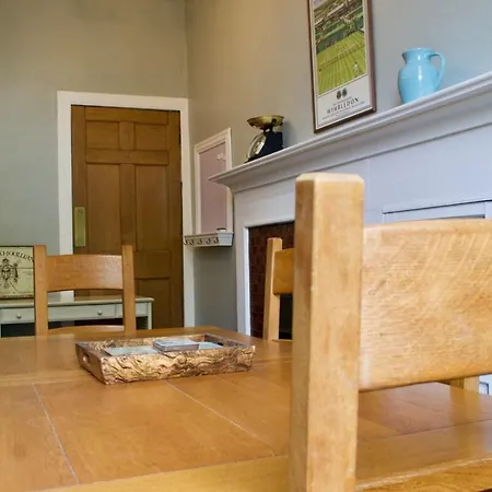 Enormous Luxury 4 Bedroom Apartment