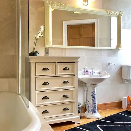 Apartment Enormous Luxury 4 Bedroom
