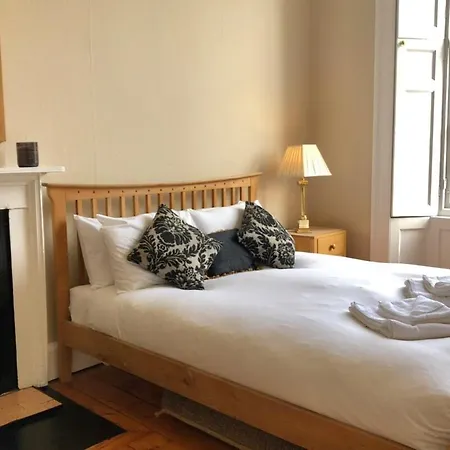 Enormous Luxury 4 Bedroom *