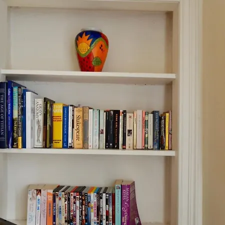 Central And Homely One Bedroom Flat