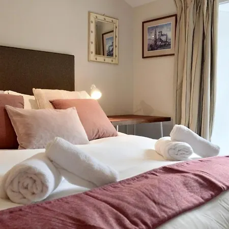 Stunning New Town Close To City Centre Apartamento *