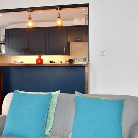 Stunning New Town Close To City Centre Apartamento *