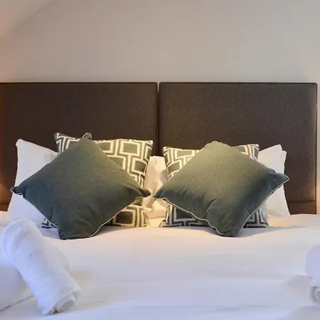 Stunning New Town Close To City Centre