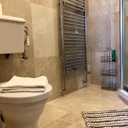 Enormous Luxury 4 Bedroom * Edinburgh