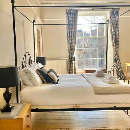Enormous Luxury 4 Bedroom Apartment *
