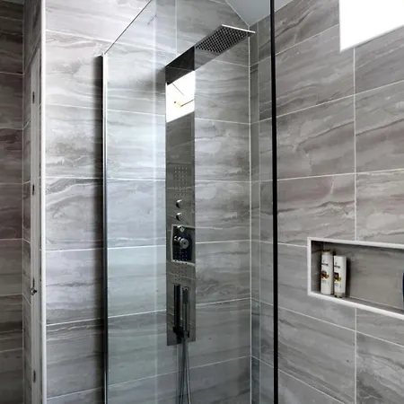 Quiet Ground Floor Mews Flat And Parking * Édimbourg