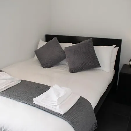 Unique 3 Bedroom Modern Penthouse Apartament *