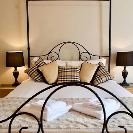 Apartment Enormous Luxury 4 Bedroom