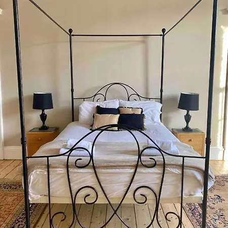 Enormous Luxury 4 Bedroom Apartment Edinburgh