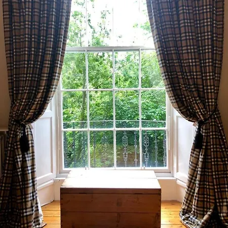 Enormous Luxury 4 Bedroom Edinburgh