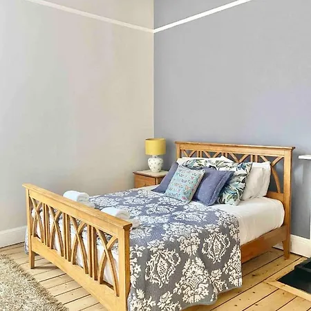 Enormous Luxury 4 Bedroom * Edinburgh