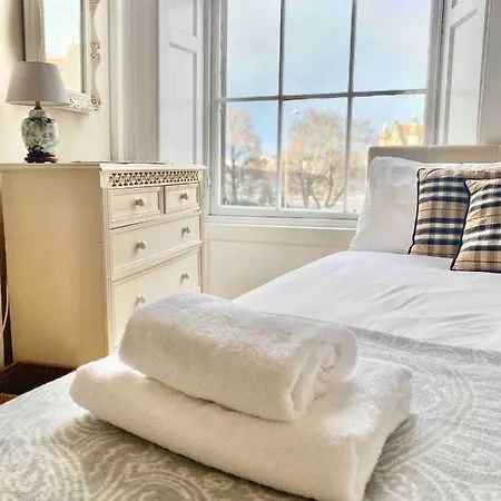 Apartment Enormous Luxury 4 Bedroom