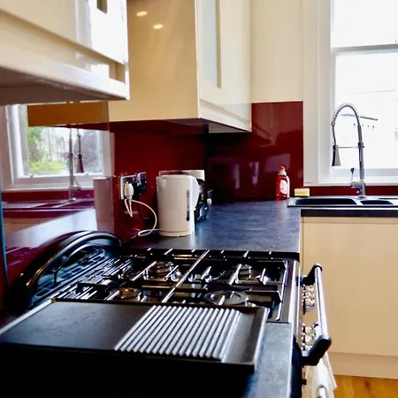 Spectacular City Centre Flat Near Dean Village *