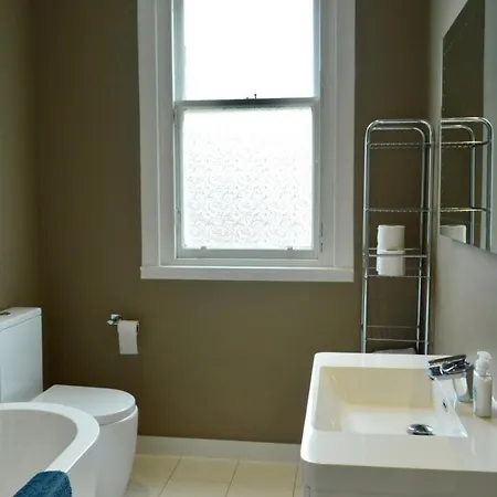 Spectacular City Centre Flat Near Dean Village