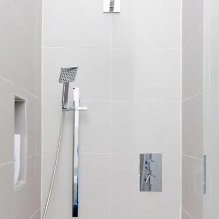 Beautifully Modernised New Town