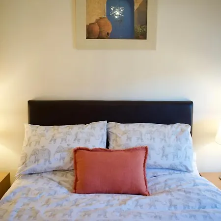 Beautiful 2 Bedroom 2 Bathroom Apt