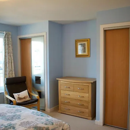 Beautiful 2 Bedroom 2 Bathroom Apt * Edinburgh