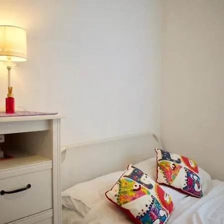 Charming City Centre Flat Sleeps 4 Apartment *