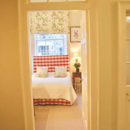 Period On Castle Street Apartament *