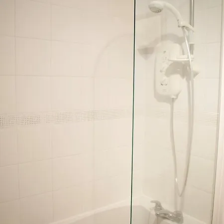 Beautiful 2 Bedroom 2 Bathroom Apt *