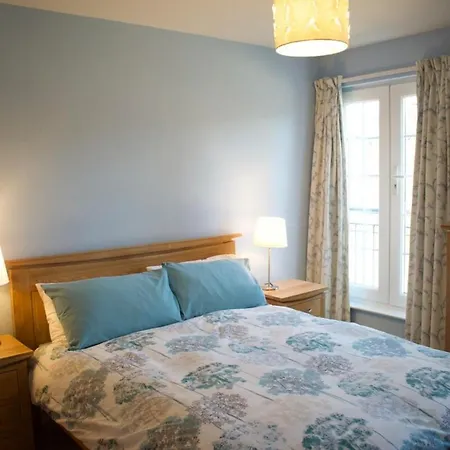 Beautiful 2 Bedroom 2 Bathroom Apt Edinburgh