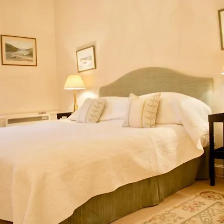 Period On Castle Street Edynburg