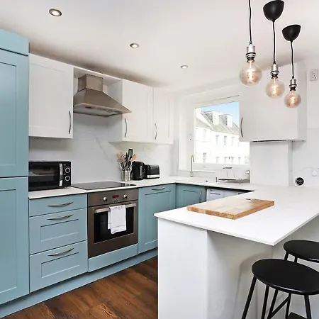 Joivy Contemporary Royal Mile With Balcony *