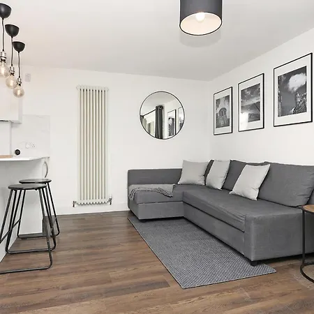 Joivy Contemporary Royal Mile With Balcony 아파트 *