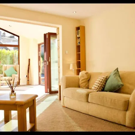 公寓 Altido Superb Terraced House With Patio In Leith