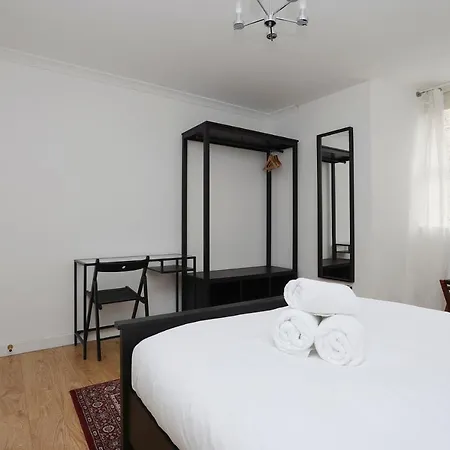 Joivy 1 Bed Flat, Heart Of Grassmarket דירה אדינבורו