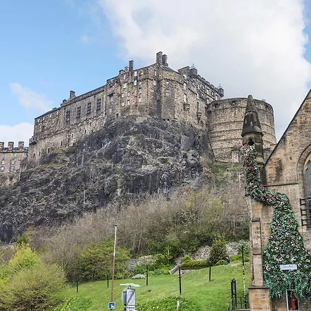 Joivy 1 Bed Flat, Heart Of Grassmarket אדינבורו
