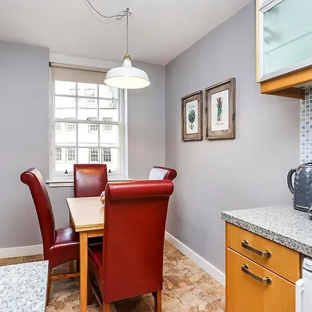 Joivy 1 Bed Flat, Heart Of Grassmarket * אדינבורו