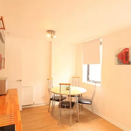 3 Bedroom Centre In Lauriston Place *