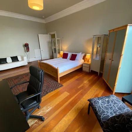 Grand City Apartment In Stockbridge Area