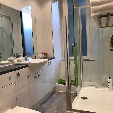 Lothian Center Apartmán *