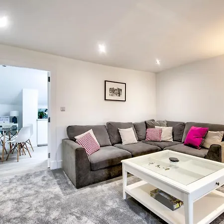 Guestready - Stylish Modern 2Br Flat For 4 - Free Parking Daire Edinburgh
