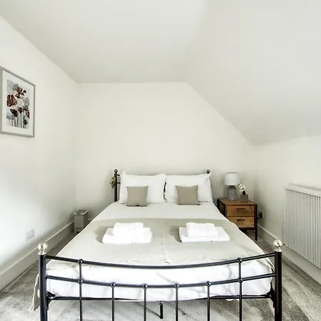 Guestready - Stylish Modern 2Br Flat For 4 - Free Parking * Edinburgh