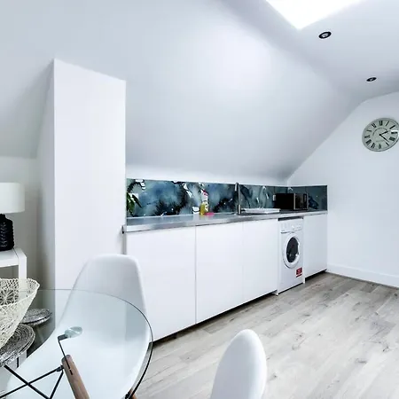 Daire Guestready - Stylish Modern 2Br Flat For 4 - Free Parking *