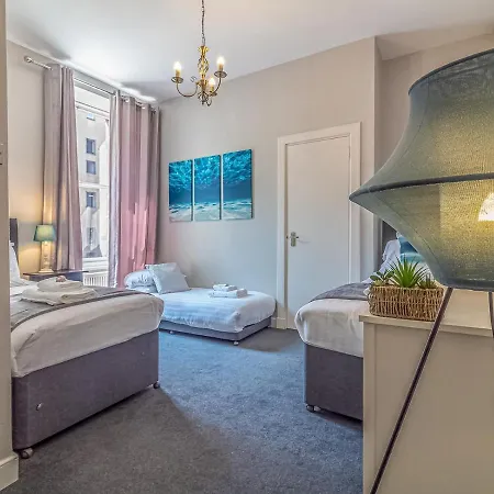 Pass The Keys Spacious And Homely Flat On The Royal Mile