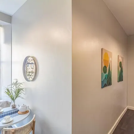 Apartment Pass The Keys Spacious And Homely Flat On The Royal Mile Edinburgh