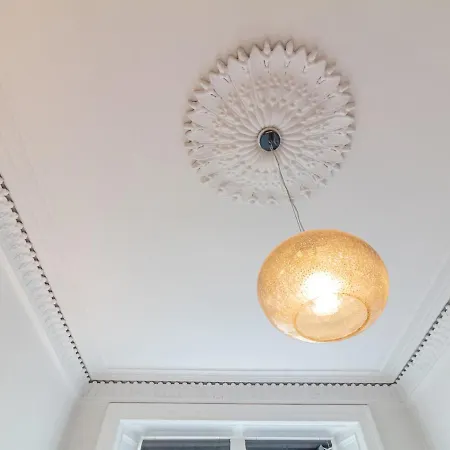 Pass The Keys Homely & Light-filled 1 Bedroom Flat In Chic Area Of Near Centre