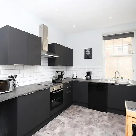 Stunning 2 Bed Nr The Royal Mile & The Castle 아파트