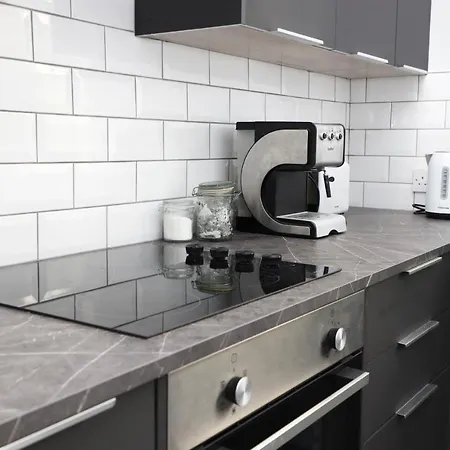 Stunning 2 Bed Nr The Royal Mile & The Castle 아파트