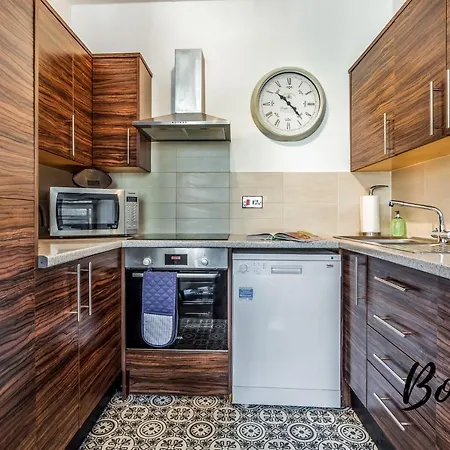 Spacious Royal Mile 4br-2,5ba - Free Parking By Bonjour Residences Appartement *